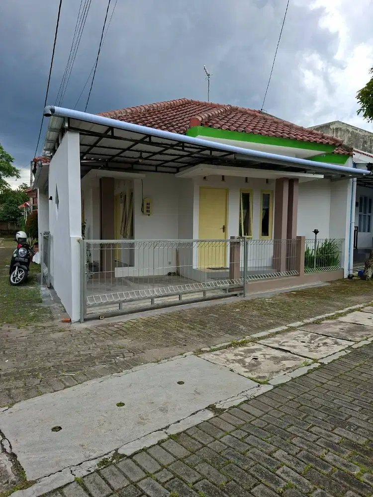 DISEWAKAN RUMAH
