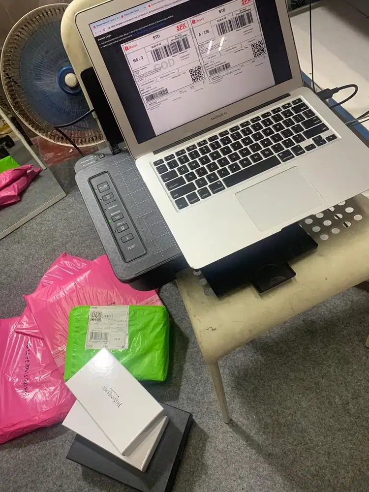 Host live shopee tas & baju