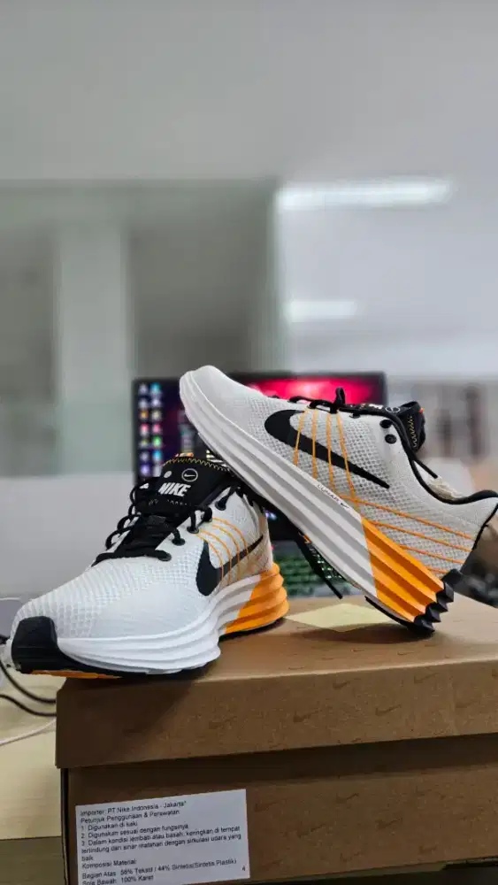 Sepatu Running NIKE Lunar Roam Original
