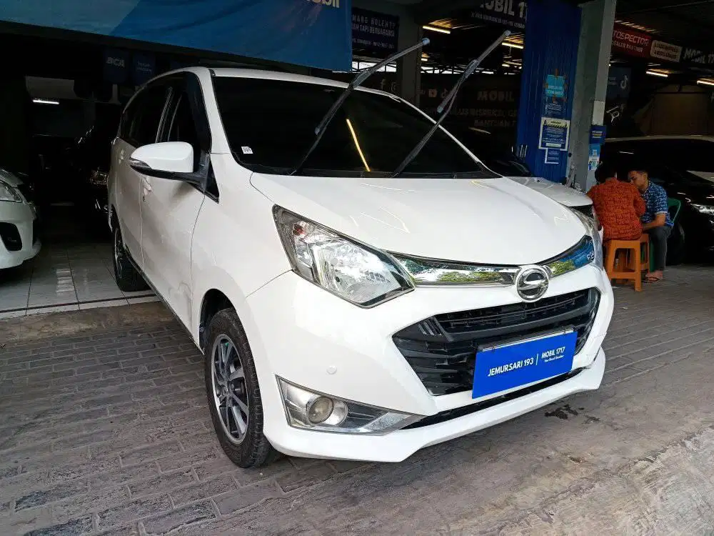 DAIHATSU 2019 SIGRA R 1.2 M/T PUTIH MURAH MOBIL1717 JEMURSARI 193-195
