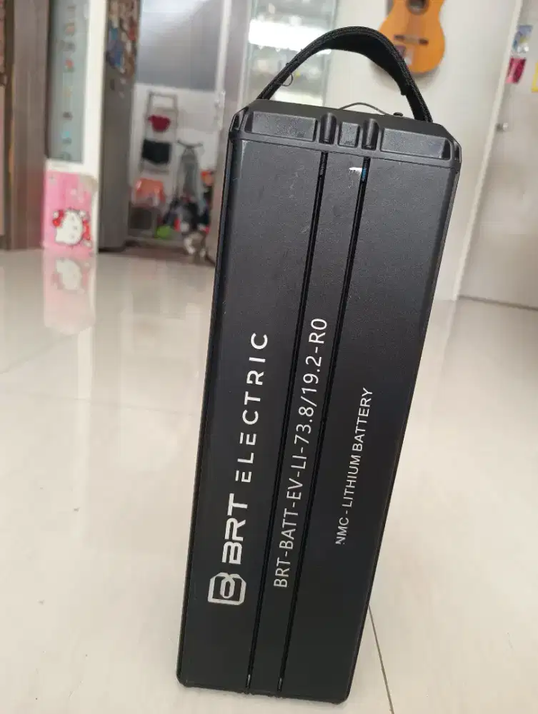 Baterai Motor listrik jarang dipakai, kondisi masih 95%, masih spt br