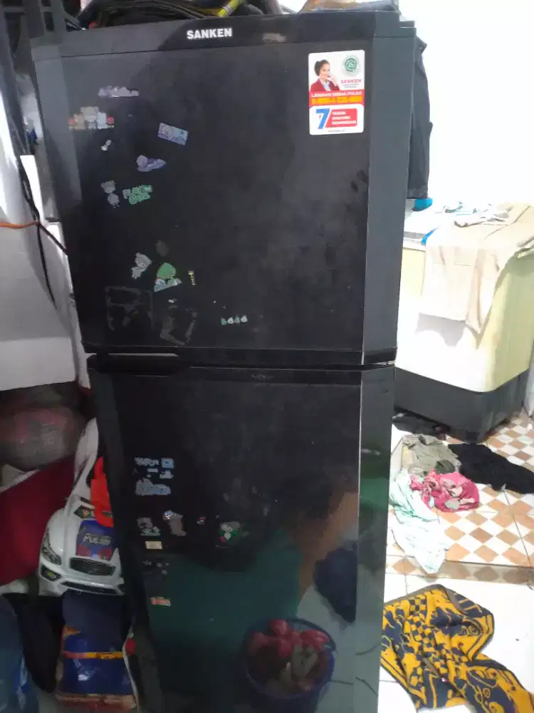 Kulkas 2 pintu  merk sanken