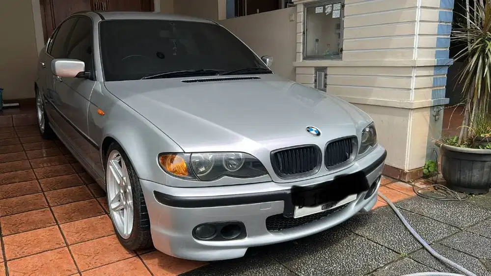 BMW 325i tahun 2003
