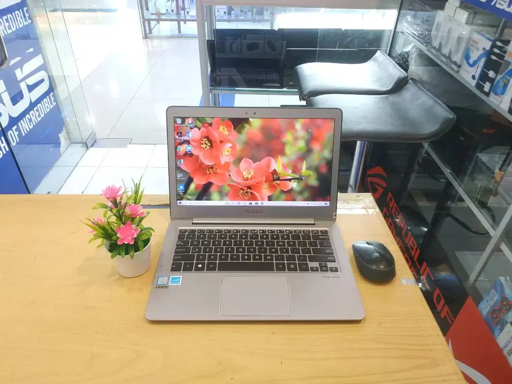 LAPTOP SLIM DAN RINGAN ASUS UX330UAK CORE i7 RAM 8GB