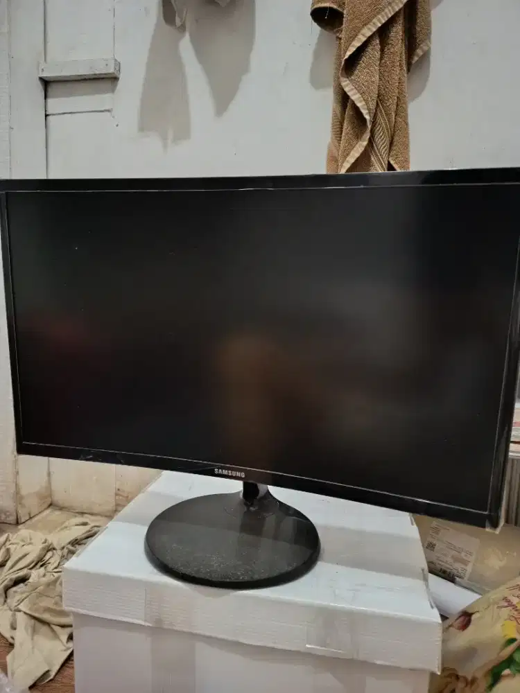 Minus Monitor Curved 24 inch Samsung