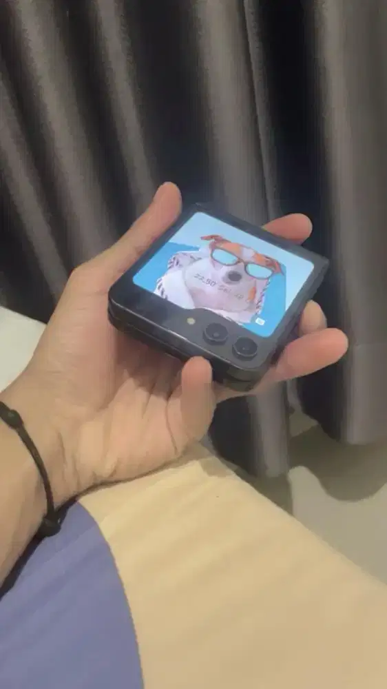 Samsung Z Flip 5 exclusive color