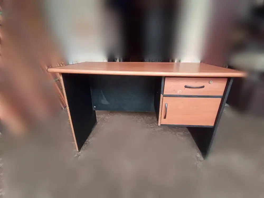 Meja kantor Partikel P120 l60 t75cm