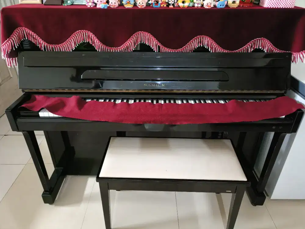 Piano classic SAMICK