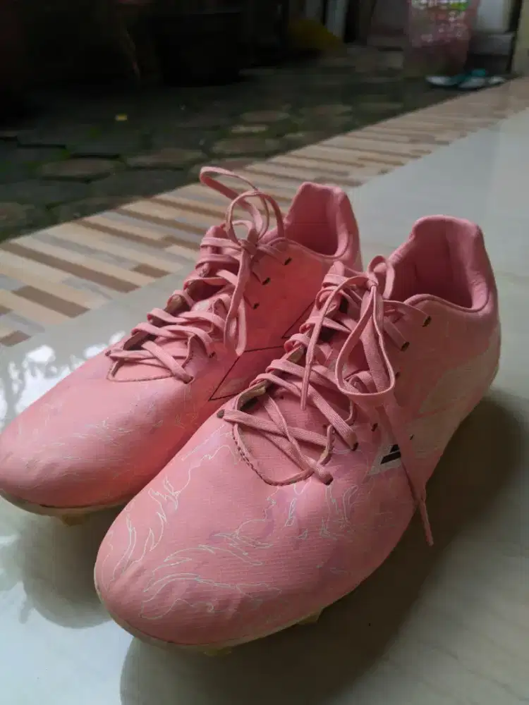 Sepatu Bola Mils nomor 41
