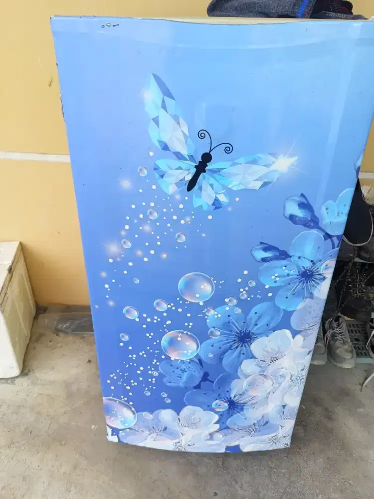 Kulkas 1 pintu jual apa adanya masi menyala normal