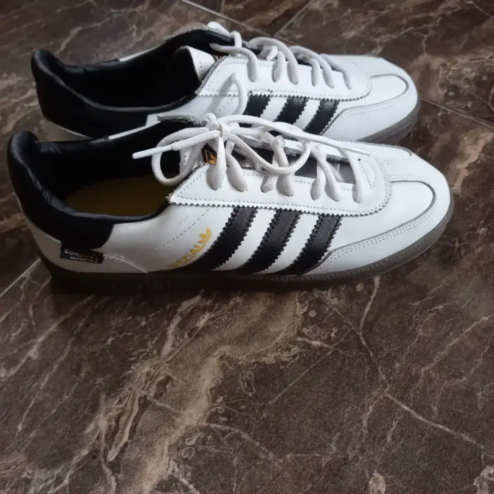 Sepatu adidas samba