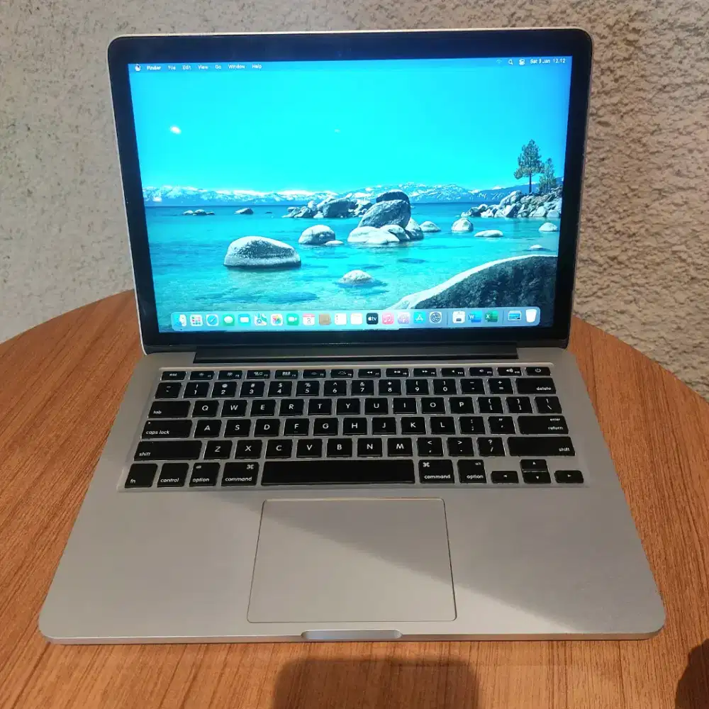 Macbook pro 2015 8/256gb