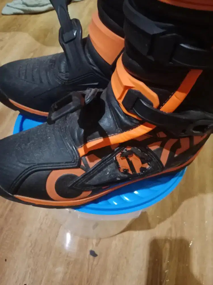 Sepatu oneal size 44 sperti baru, minus lepas pengait iktan bawah aja