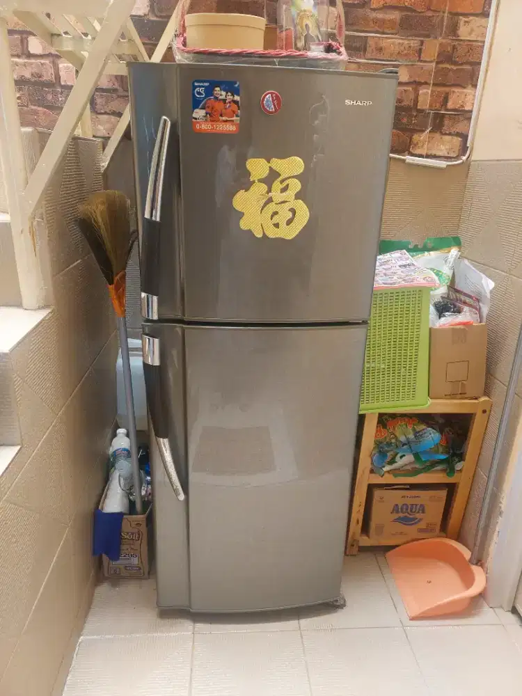 Kulkas bekas sharp