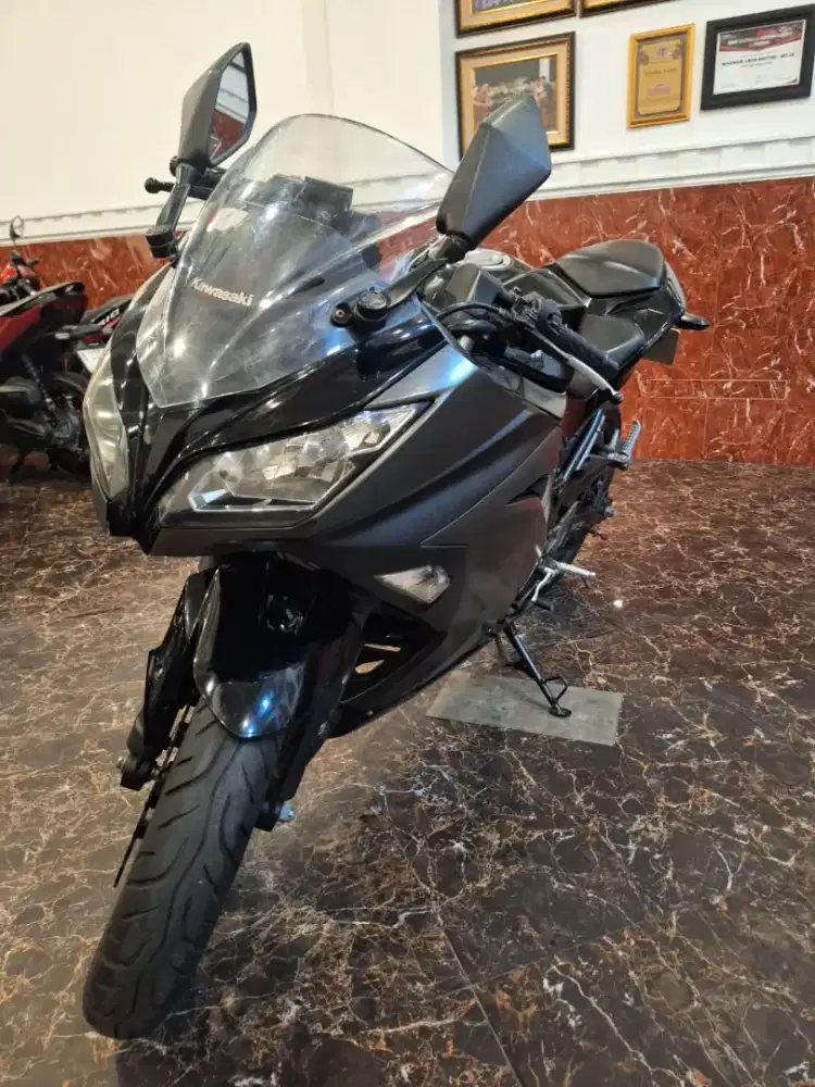 DIJUAL CASH/KREDIT KAWASAKI NINJA 250 FI 2015 KM.RENDAH/ SURAT LENGKAP