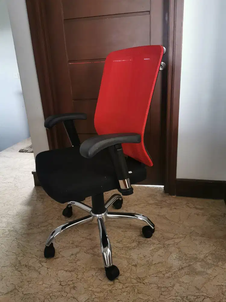 Kursi Kerja Kokoh & Kuat