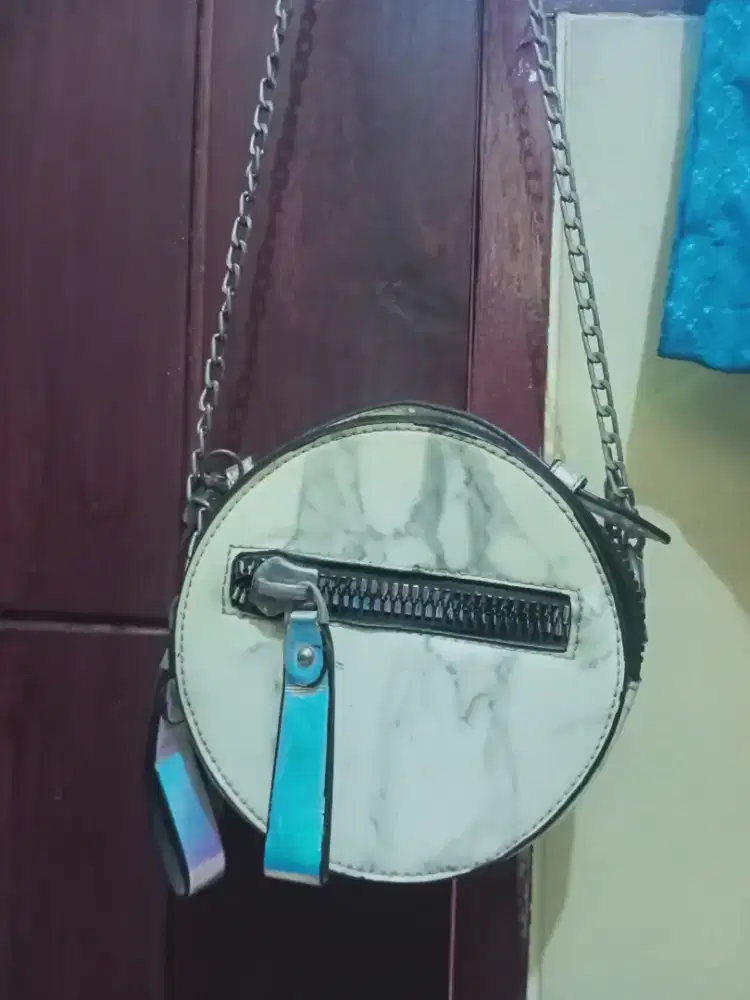 Tas bulat warna putih pelangi