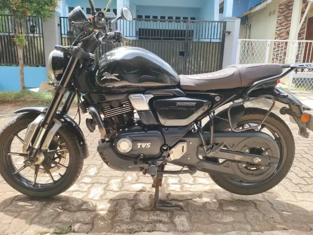 TVS Ronin SS Hitam 2024