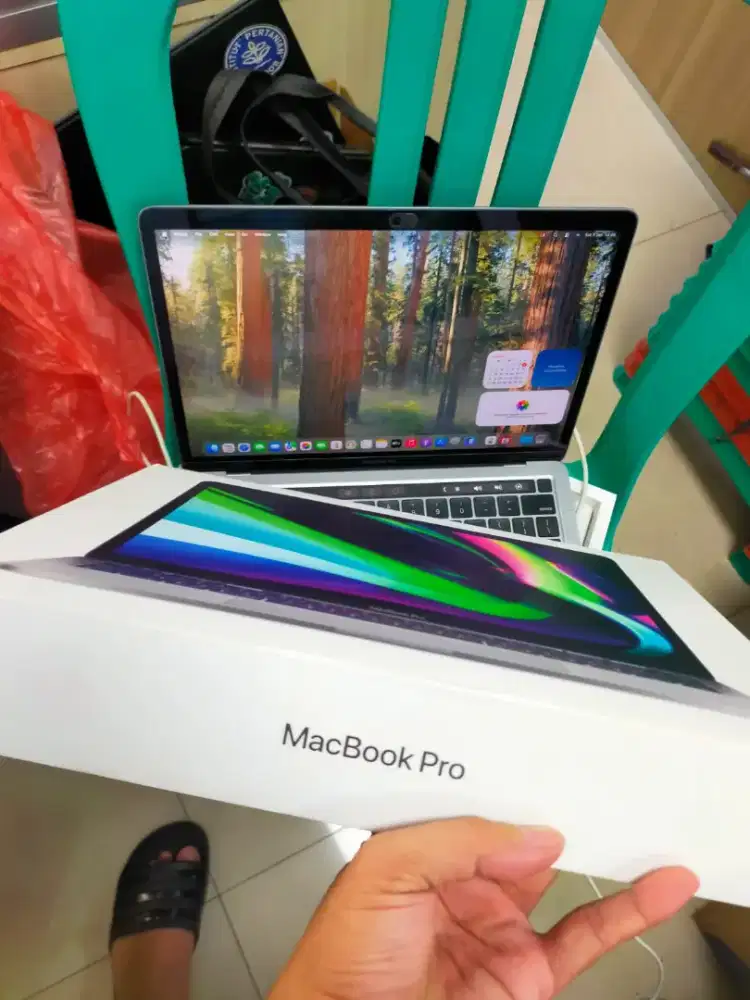 Dijual macbook M1 pro BH 94 MULUS Lengkap MAC os tahoe siap pakai COD