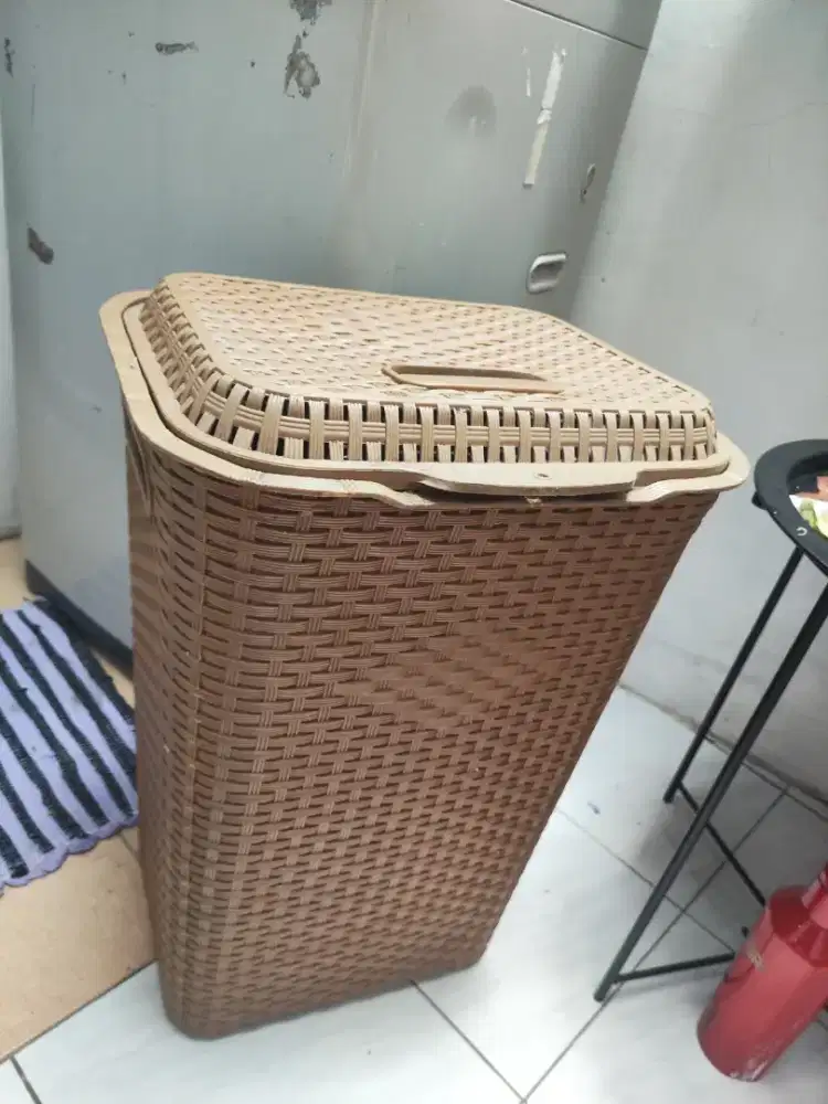 Keranjang pakaian kotor