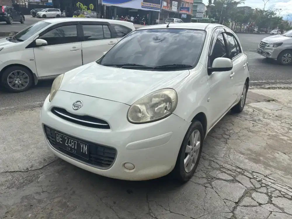 March AT 2013. Putih