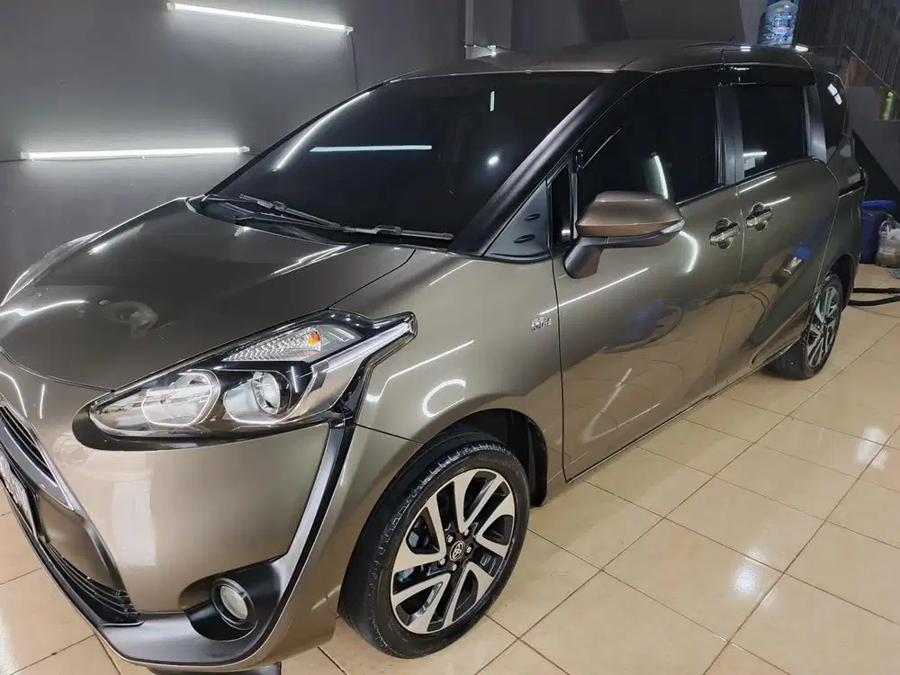 JUAL Sienta 1.5 V AT 2016 Brown