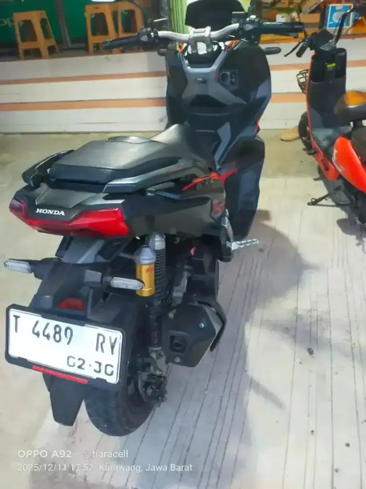 Adv 150 2020 hitam