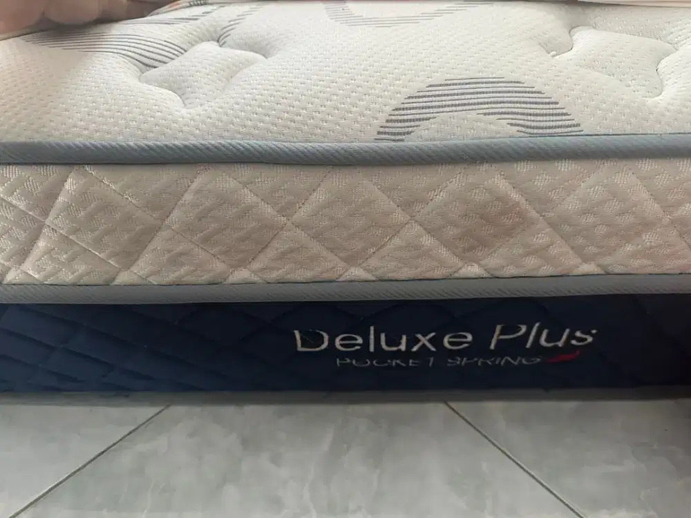 Jual Cepat Kasur Central Deluxe Plus (Queen) dan Lemari 3 Pintu