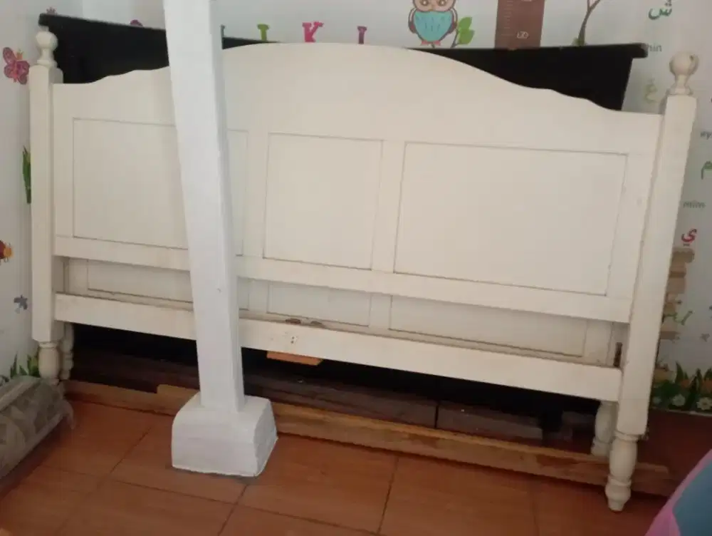 Dipan Tempat tidur nomor 2