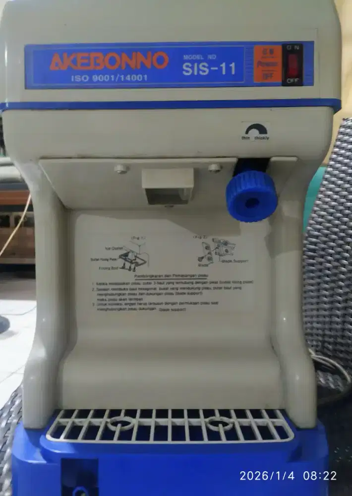 Mesin penyerut es batu