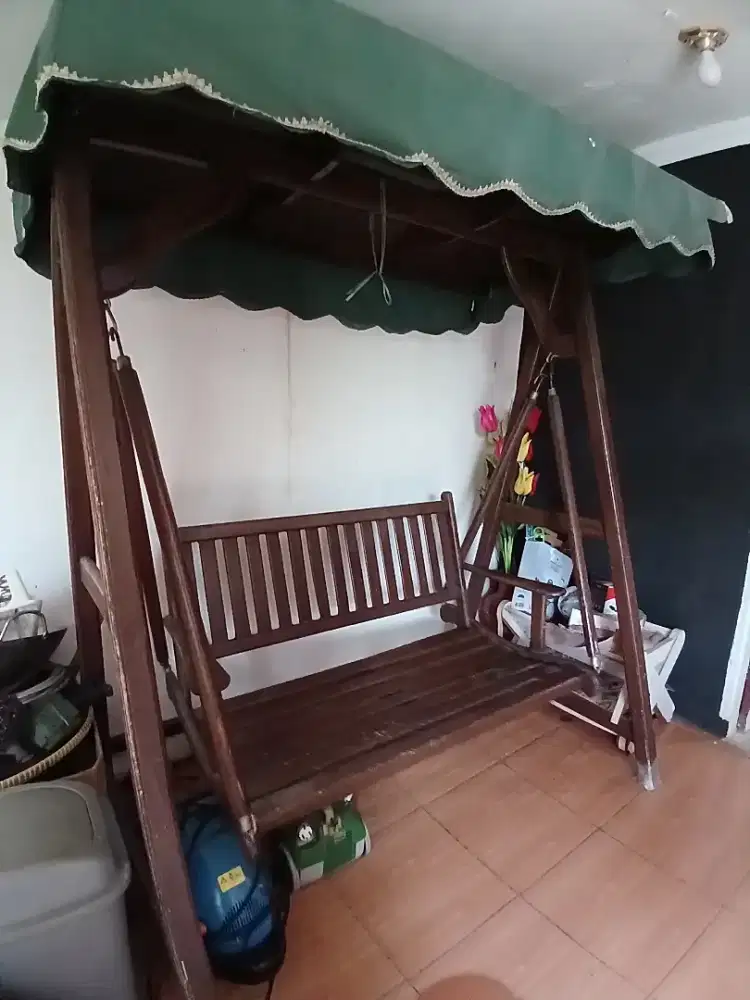 Ayunan kayu bagus berat dan mewah