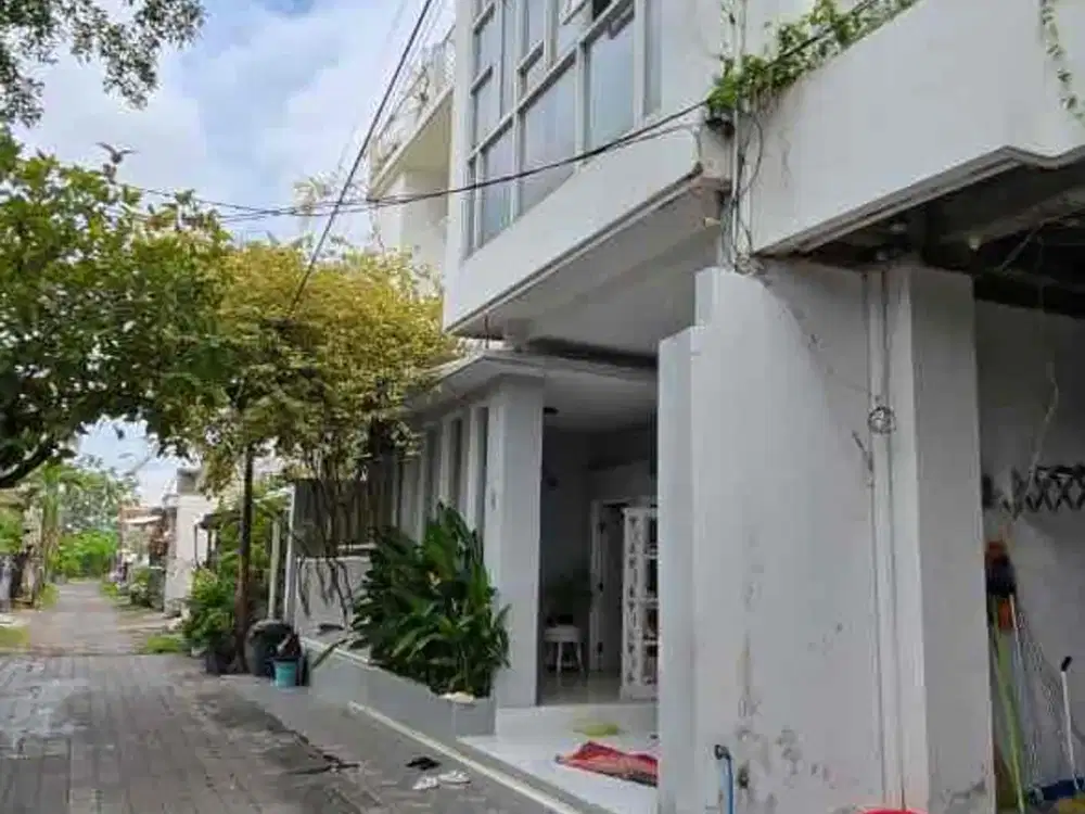 Dijual rumah & tanah aset bank minimalis 2 lantai di Sesetan