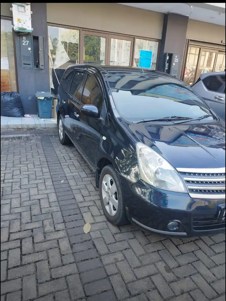 Nissan Grand livina 2010 Bensin