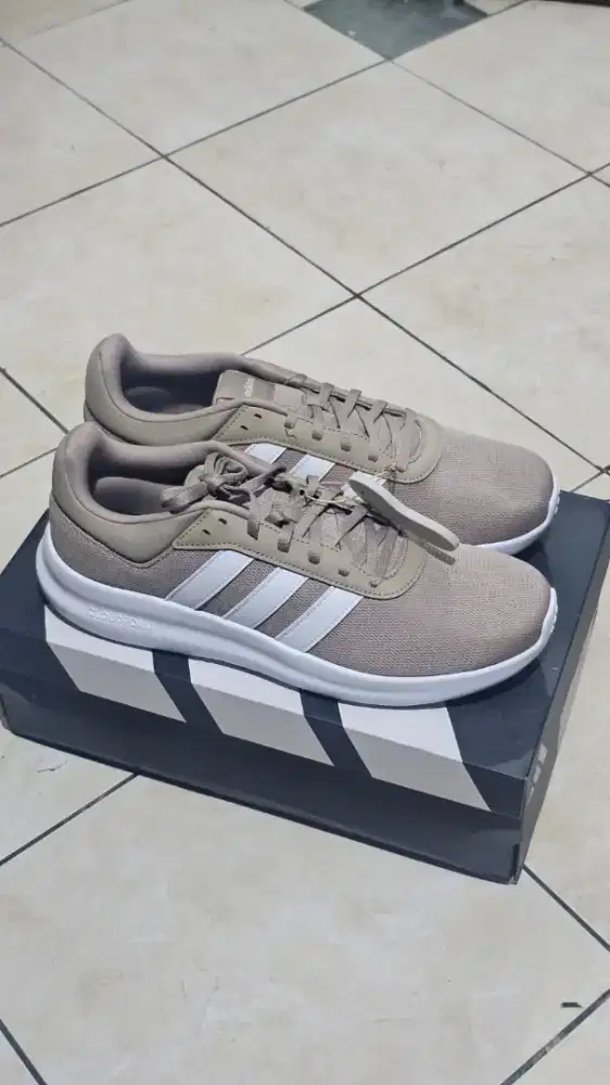 SEPATU ADIDAS BARU UK 45