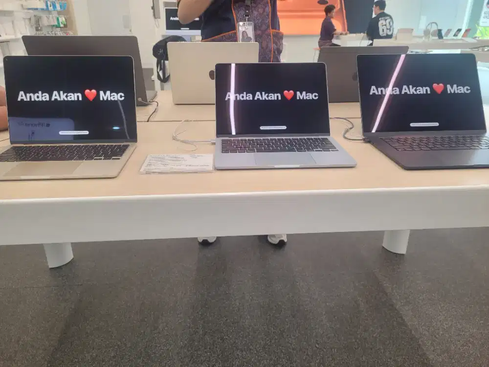 MacBook Air M4 13 inci