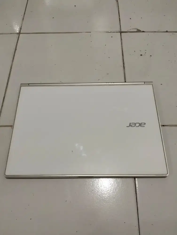Dijual laptop  Acer aspire s7