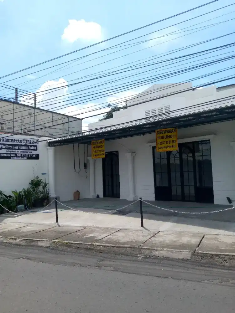 Paviliun pinggir jalan Jatingaleh