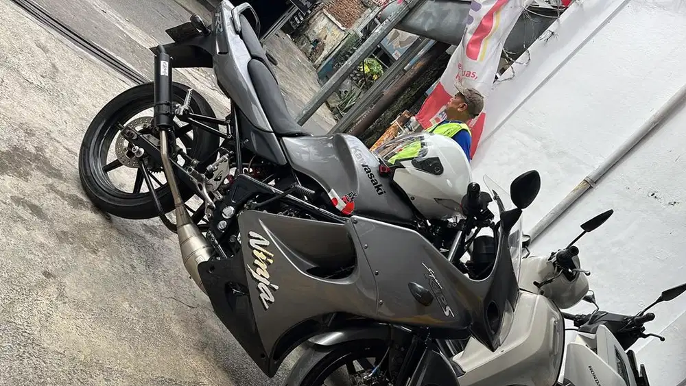 Kawasaki ninja rr convert old