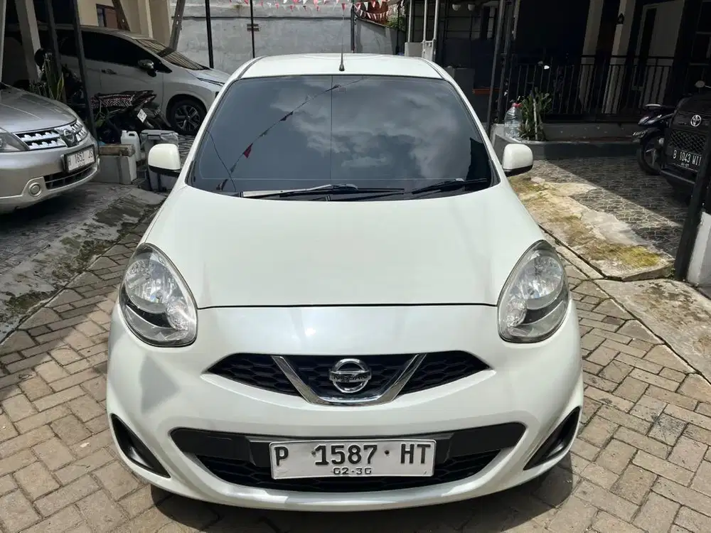 Nissan March 1.2 MT Putih tahun 2015