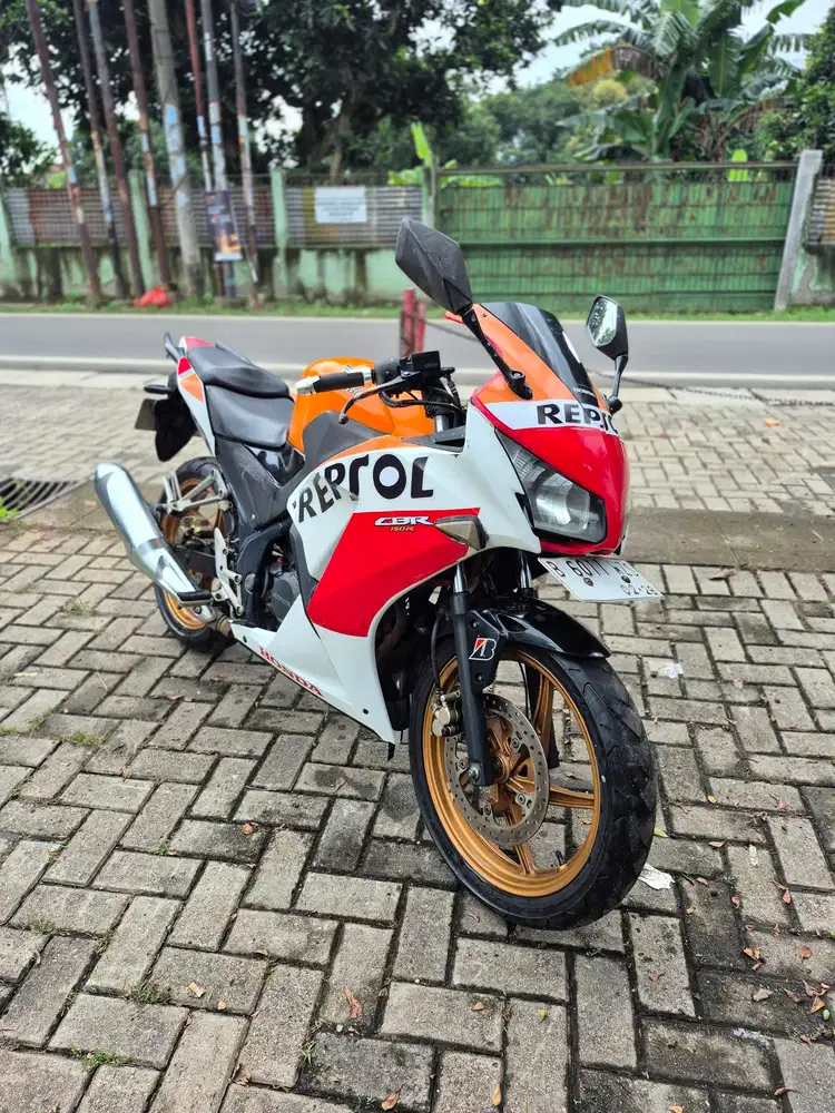 Dijual Honda CBR 150R k45 tahun 2014 pajak hidup