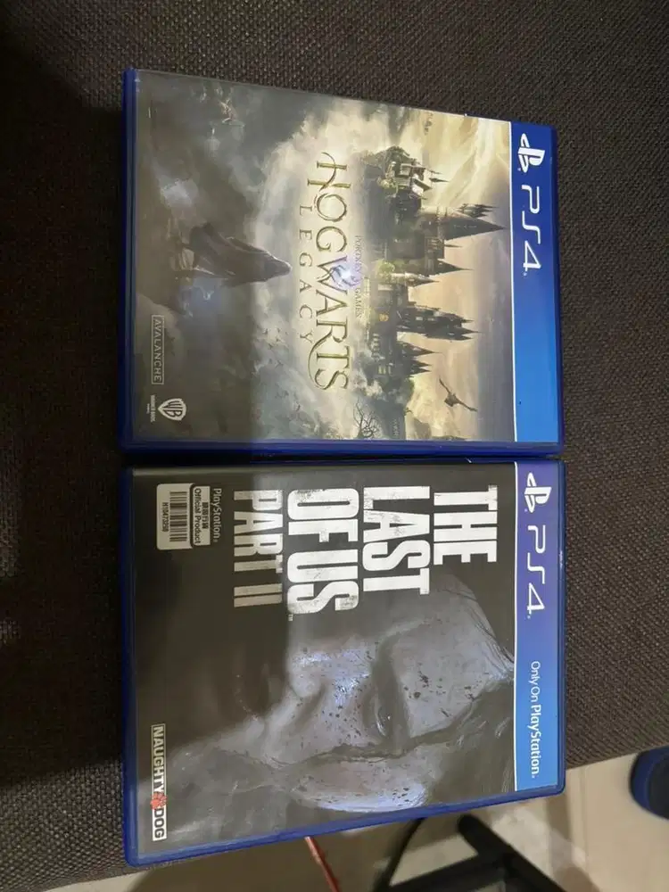 Dijual kaset ps 4 last of us II & hogwats legacy