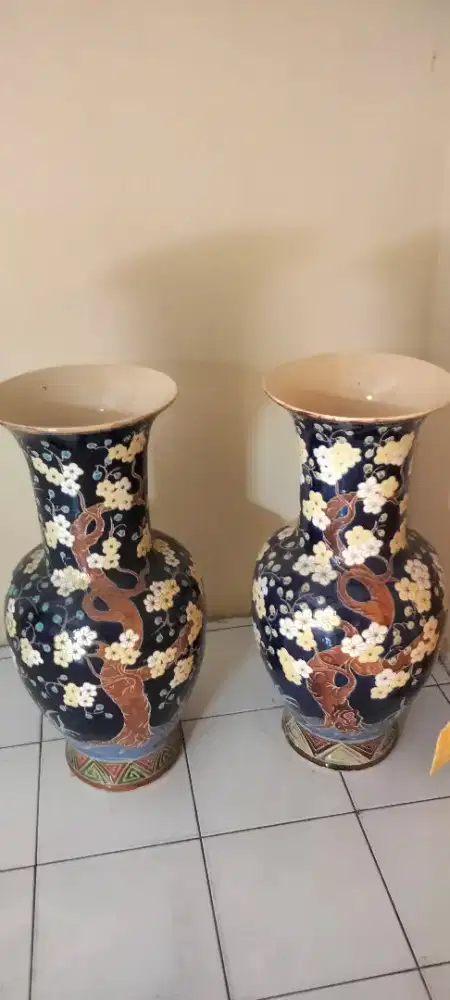 Guci keramik motif bunga