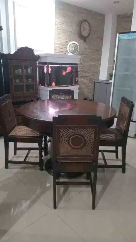 Meja makan jati antik