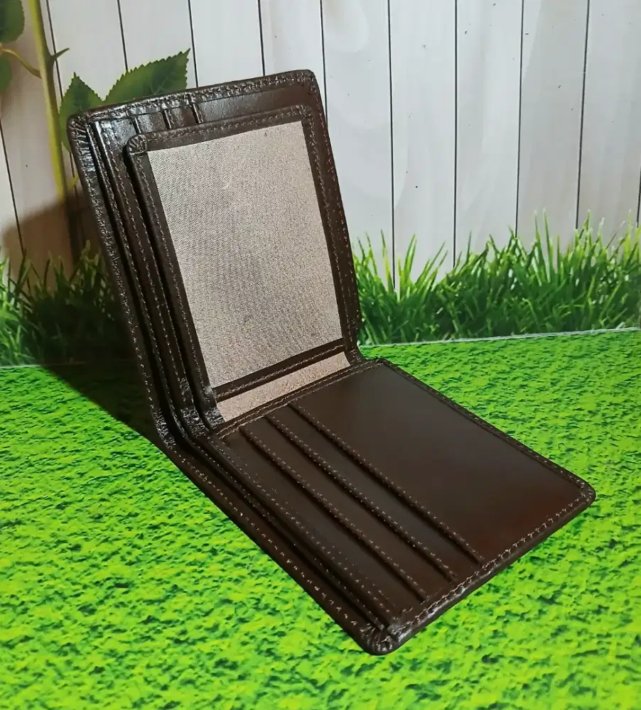 Dompet pria kulit sapi asli warna coklat di kirim dari Sleman