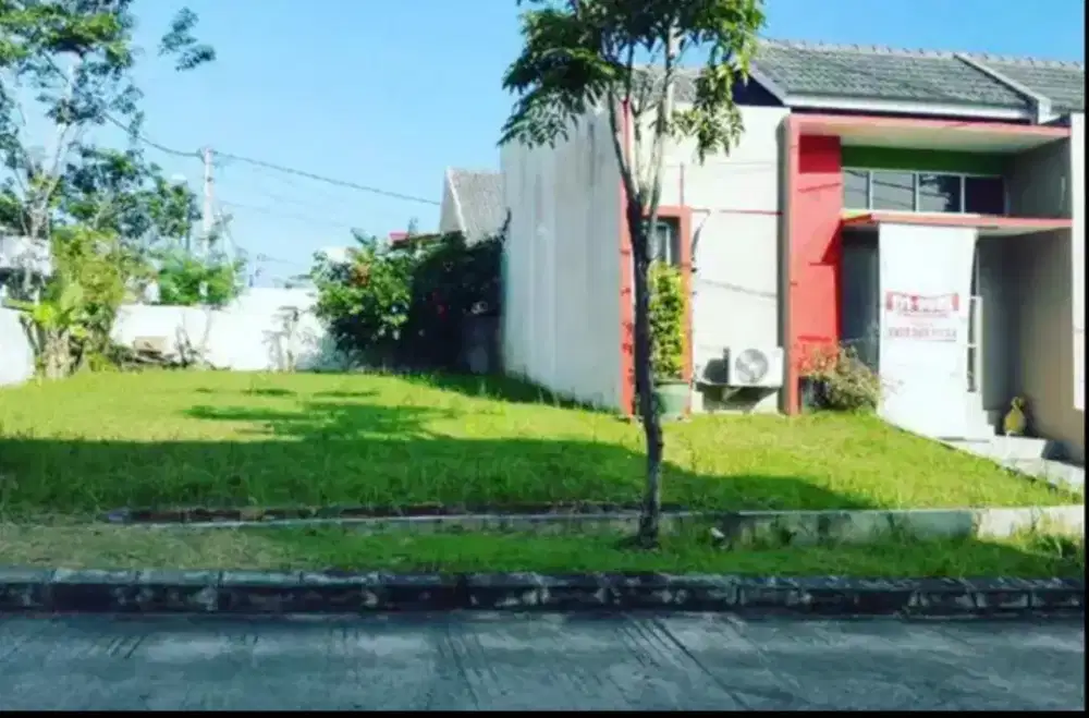 Disewakan rumah hook Asri dengan tanah kosong  100 m2