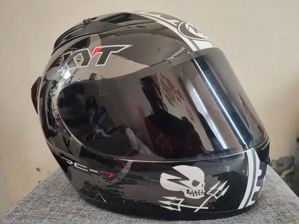 Helm KYT RC7 skull