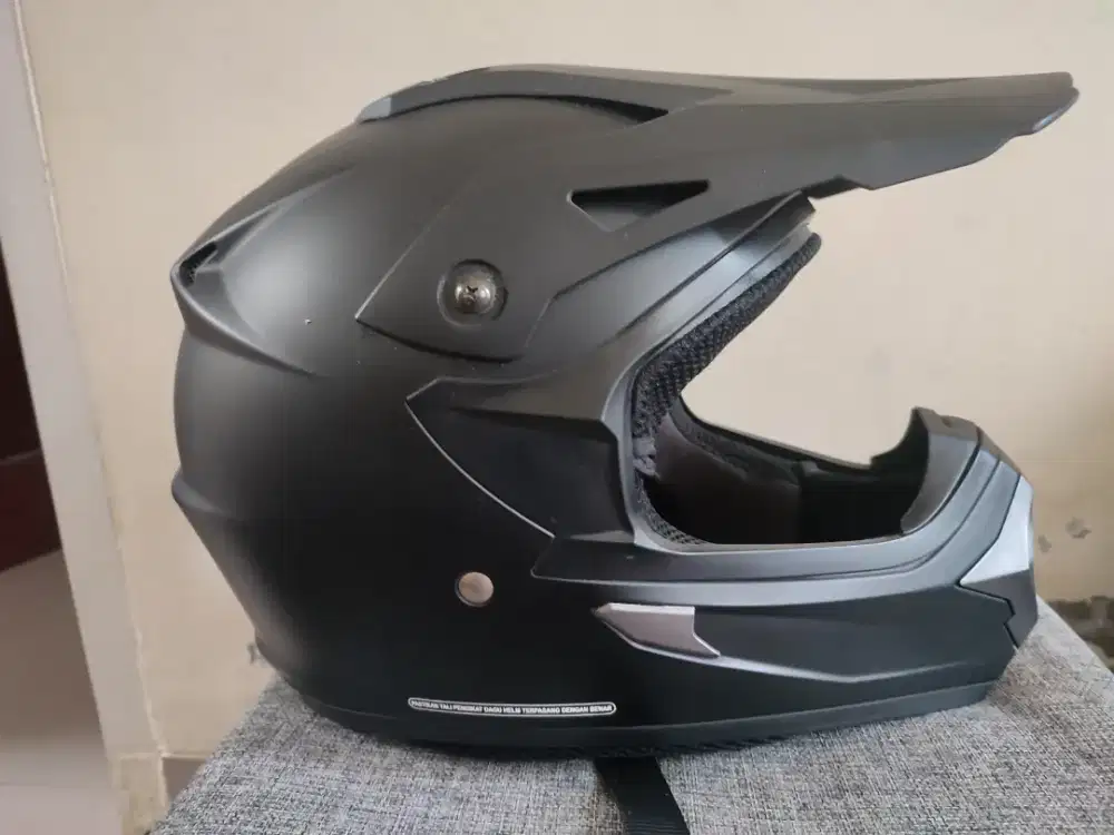 Helm Cross Cargloss former hitam doff