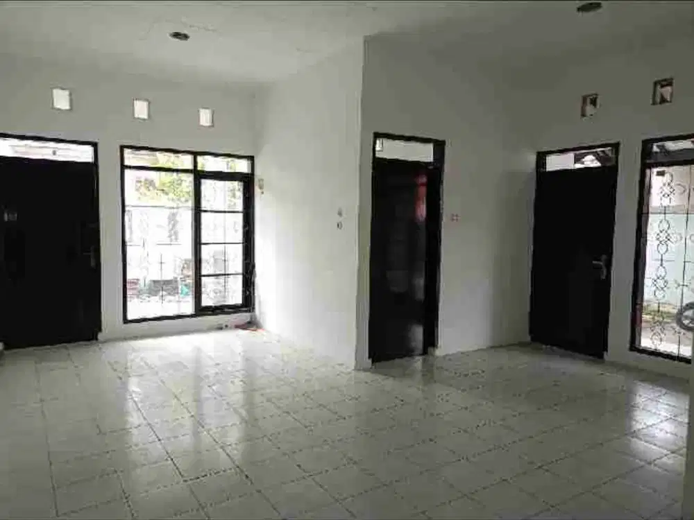 Rumah Strategis Hook siap huni, Taman Kopo Indah