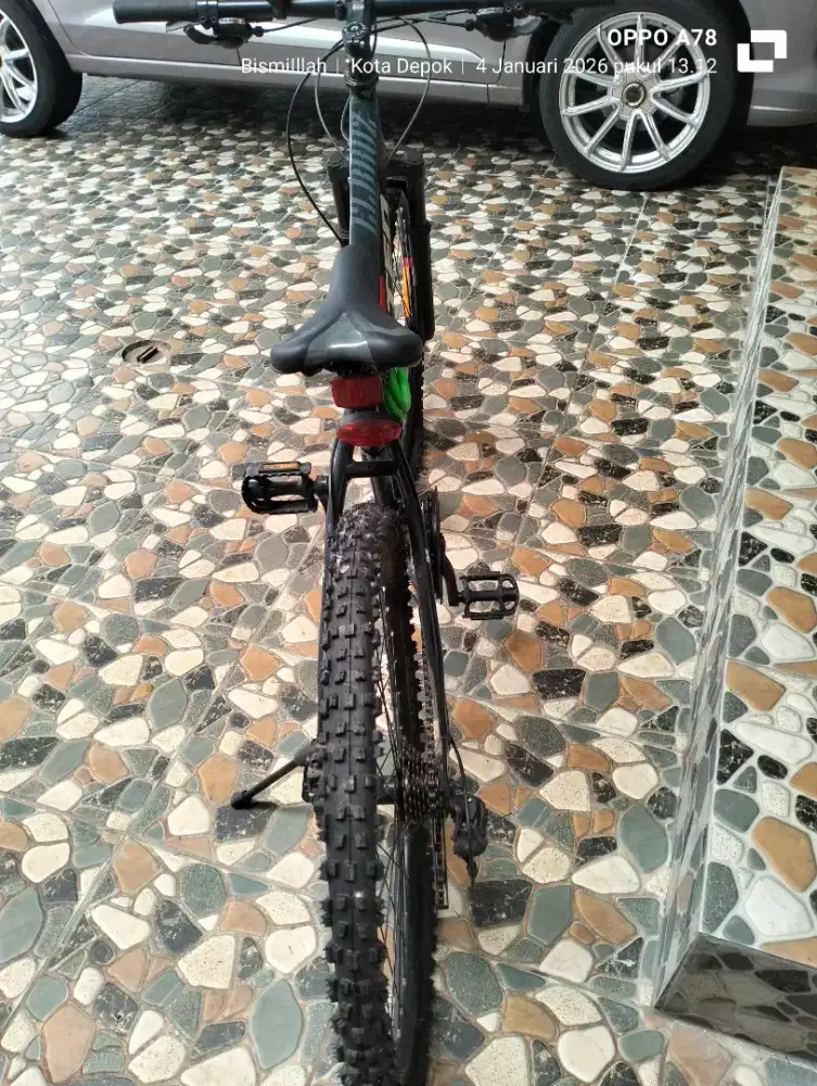 Sepeda Mountain Bike united elbbruz UK.26