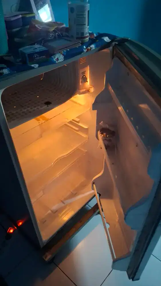 Jual kulkas rusak / tidak dingin (lampu dan mesin nyala)